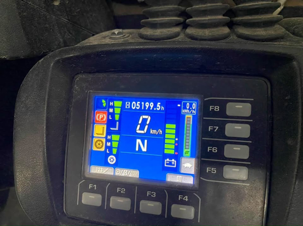xe-nang-dien-komatsu-cu