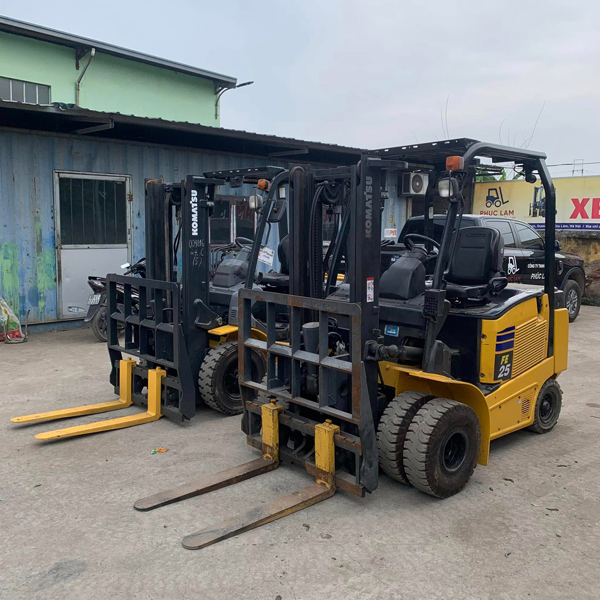 xe-nang-dien-cu-komatsu
